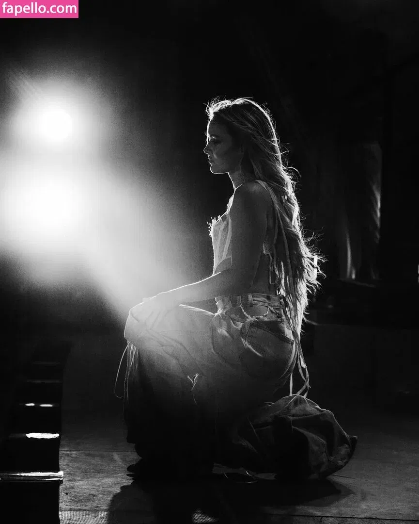 Zara Larsson / zaralarsson Onlyfans Photo Gallery 