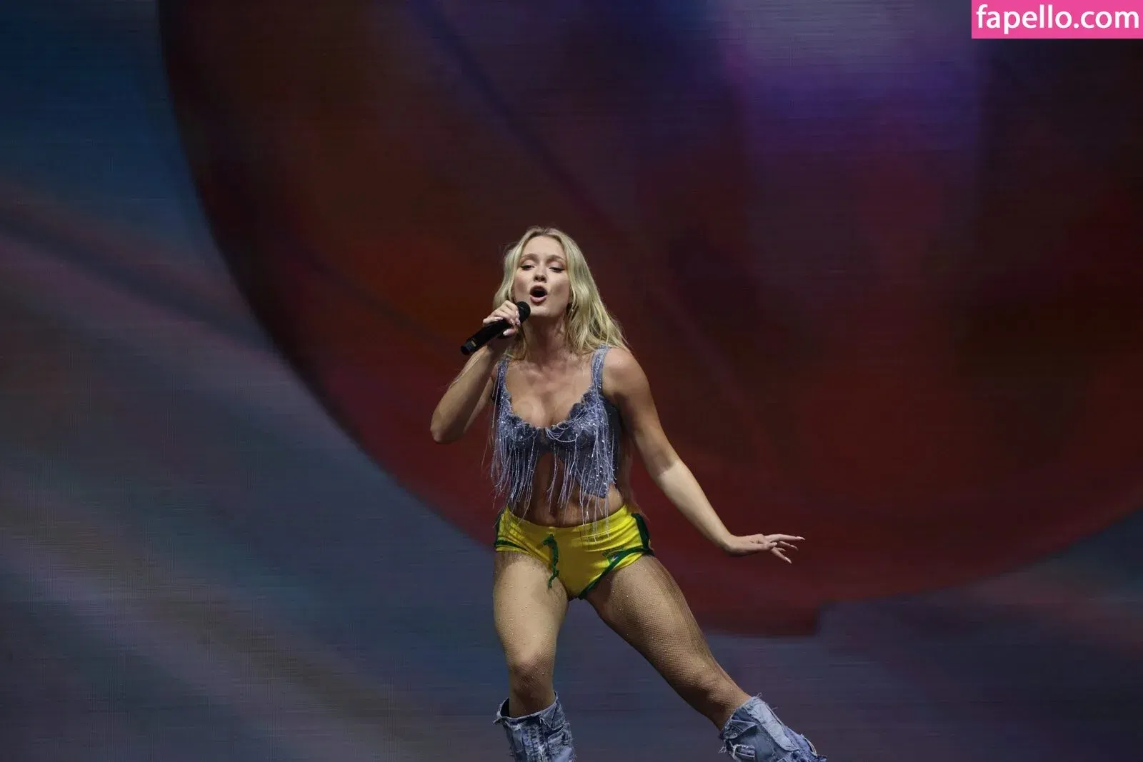 Zara Larsson / zaralarsson Onlyfans Photo Gallery 