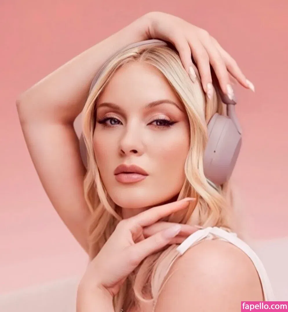 Zara Larsson / zaralarsson Onlyfans Photo Gallery 