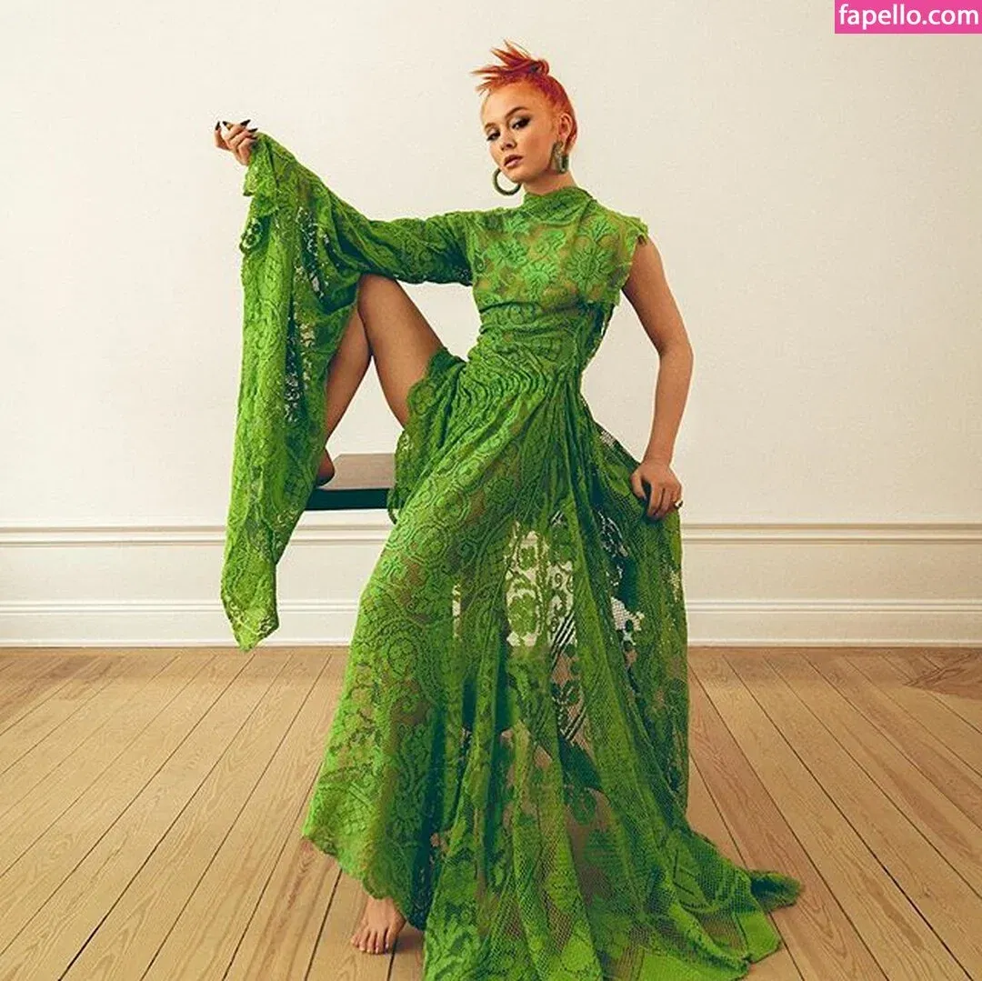 Zara Larsson / zaralarsson Onlyfans Photo Gallery 