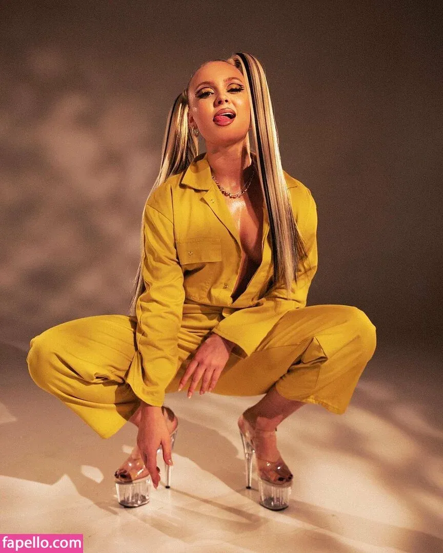 Zara Larsson / zaralarsson Onlyfans Photo Gallery 