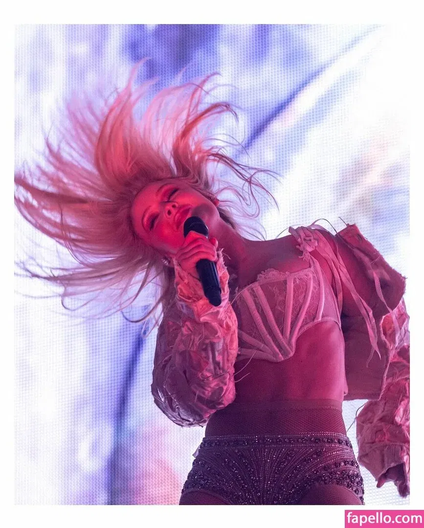 Zara Larsson / zaralarsson Onlyfans Photo Gallery 