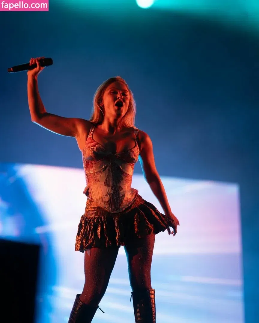 Zara Larsson / zaralarsson Onlyfans Photo Gallery 