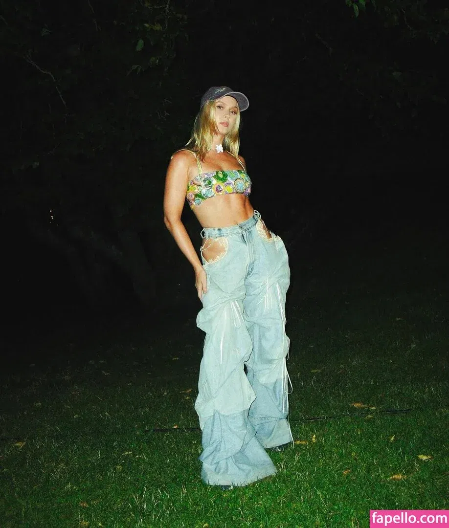 Zara Larsson / zaralarsson Onlyfans Photo Gallery 