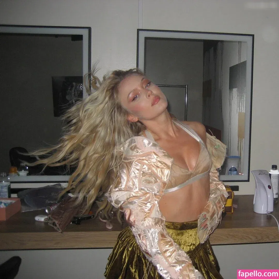 Zara Larsson / zaralarsson Onlyfans Photo Gallery 