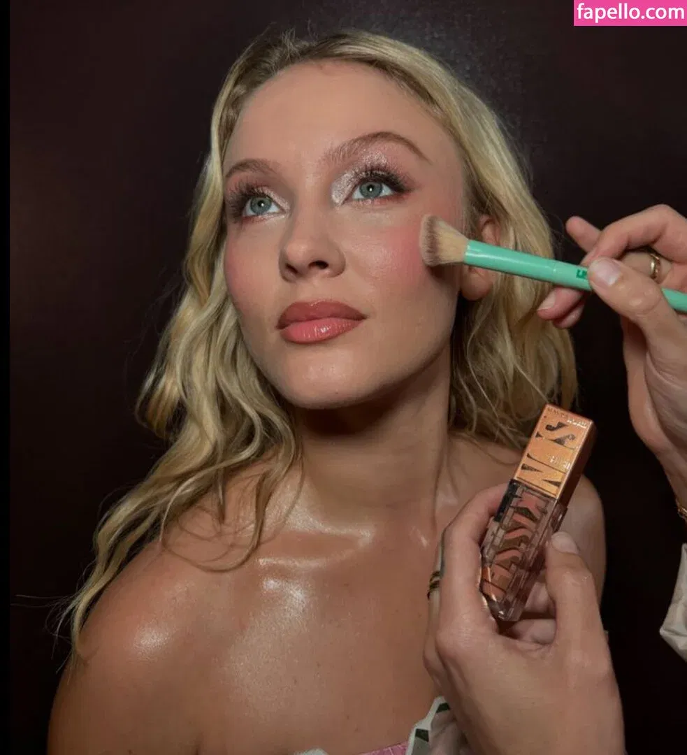 Zara Larsson / zaralarsson Onlyfans Photo Gallery 