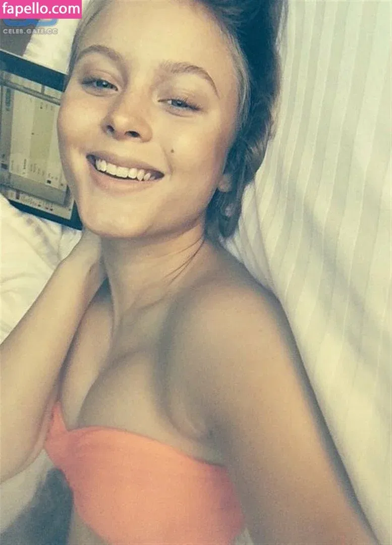 Zara Larsson / zaralarsson Onlyfans Photo Gallery 