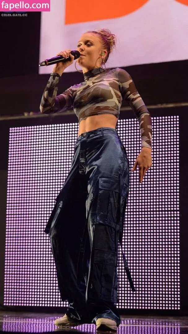 Zara Larsson / zaralarsson Onlyfans Photo Gallery 