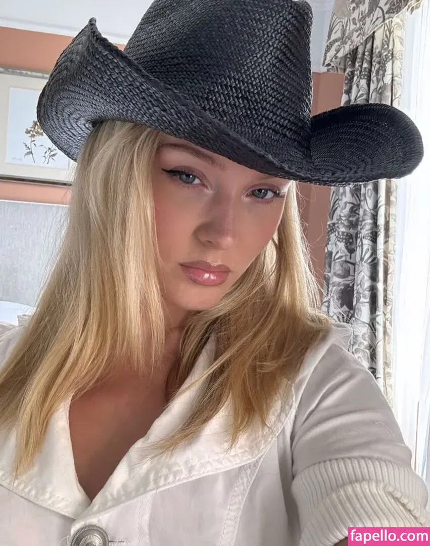 Zara Larsson / zaralarsson Onlyfans Photo Gallery 