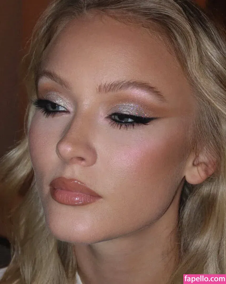 Zara Larsson / zaralarsson Onlyfans Photo Gallery 