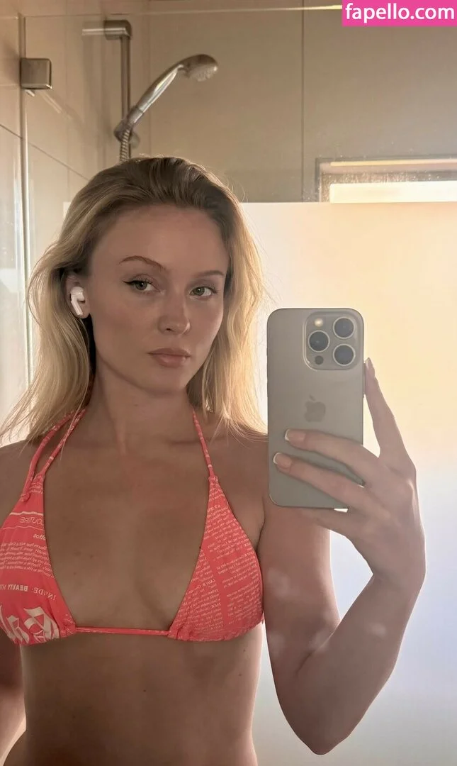 Zara Larsson / zaralarsson Onlyfans Photo Gallery 