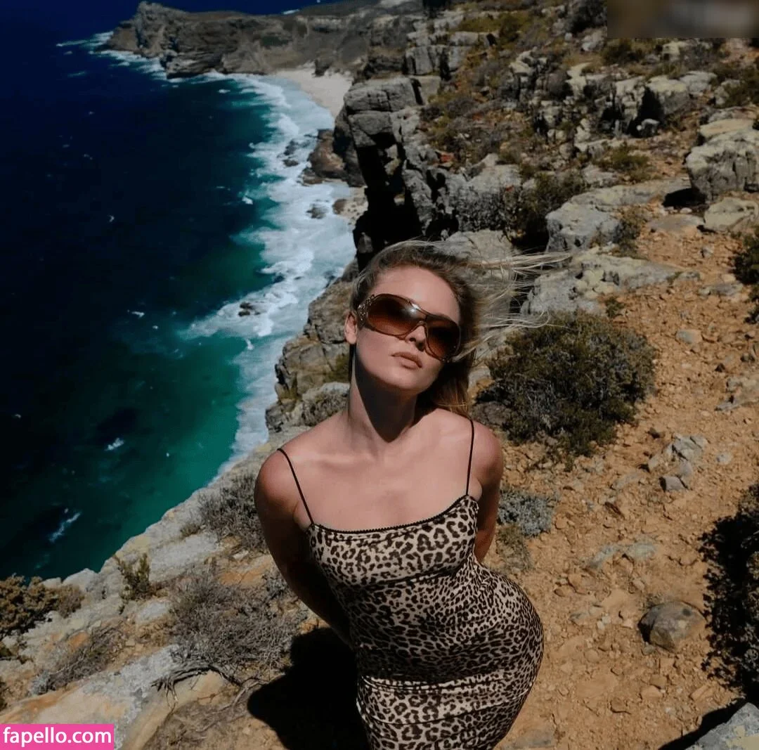 Zara Larsson / zaralarsson Onlyfans Photo Gallery 