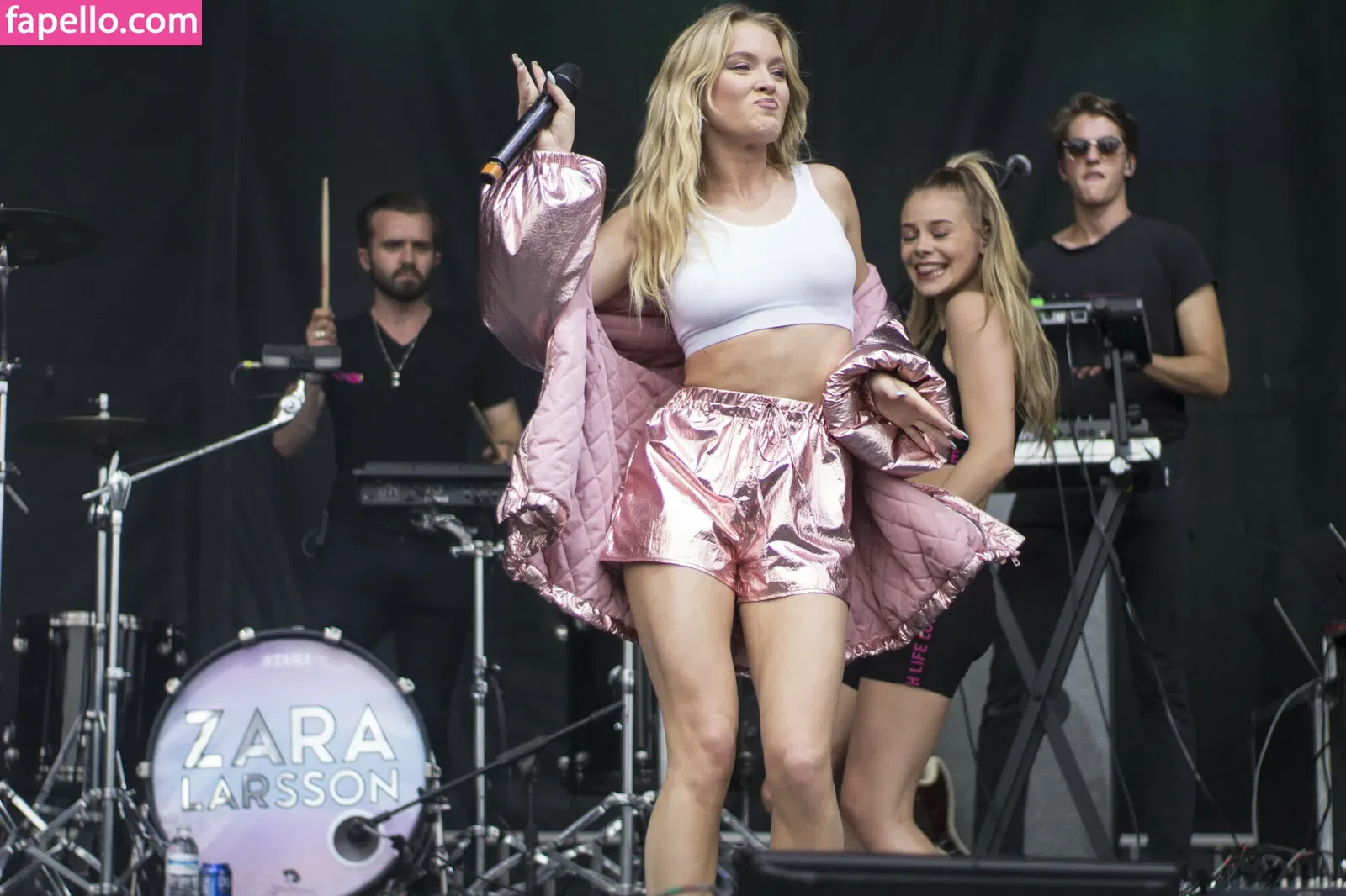 Zara Larsson / zaralarsson Onlyfans Photo Gallery 