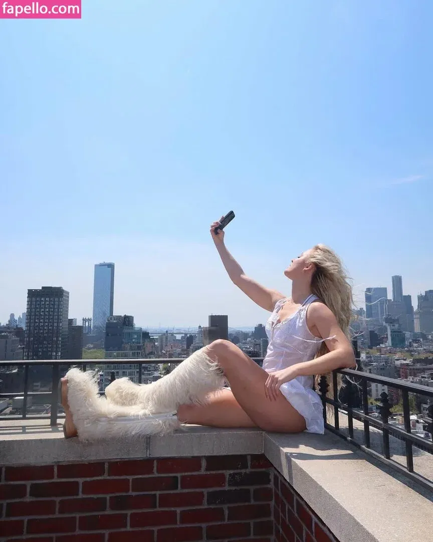 Zara Larsson / zaralarsson Onlyfans Photo Gallery 