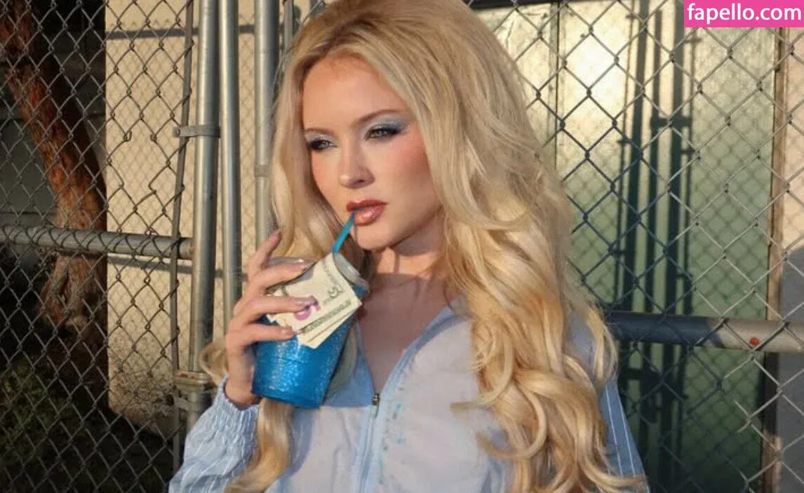 Zara Larsson / zaralarsson Onlyfans Photo Gallery 