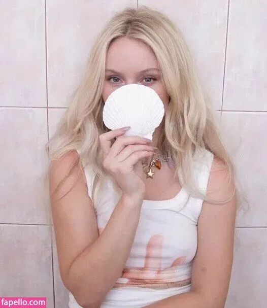 Zara Larsson / zaralarsson Onlyfans Photo Gallery 