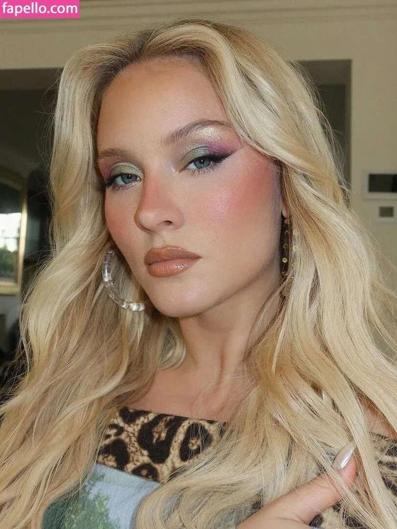 Zara Larsson / zaralarsson Onlyfans Photo Gallery 