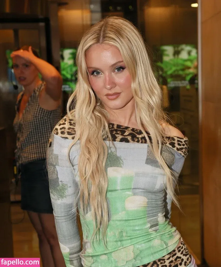 Zara Larsson / zaralarsson Onlyfans Photo Gallery 