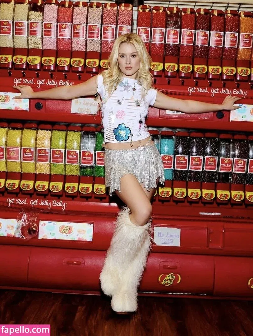 Zara Larsson / zaralarsson Onlyfans Photo Gallery 