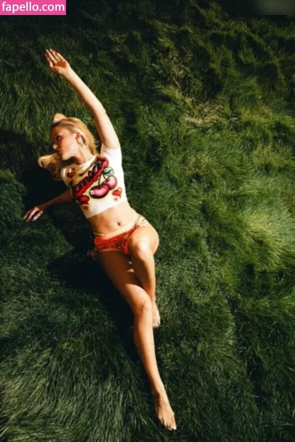 Zara Larsson / zaralarsson Onlyfans Photo Gallery 