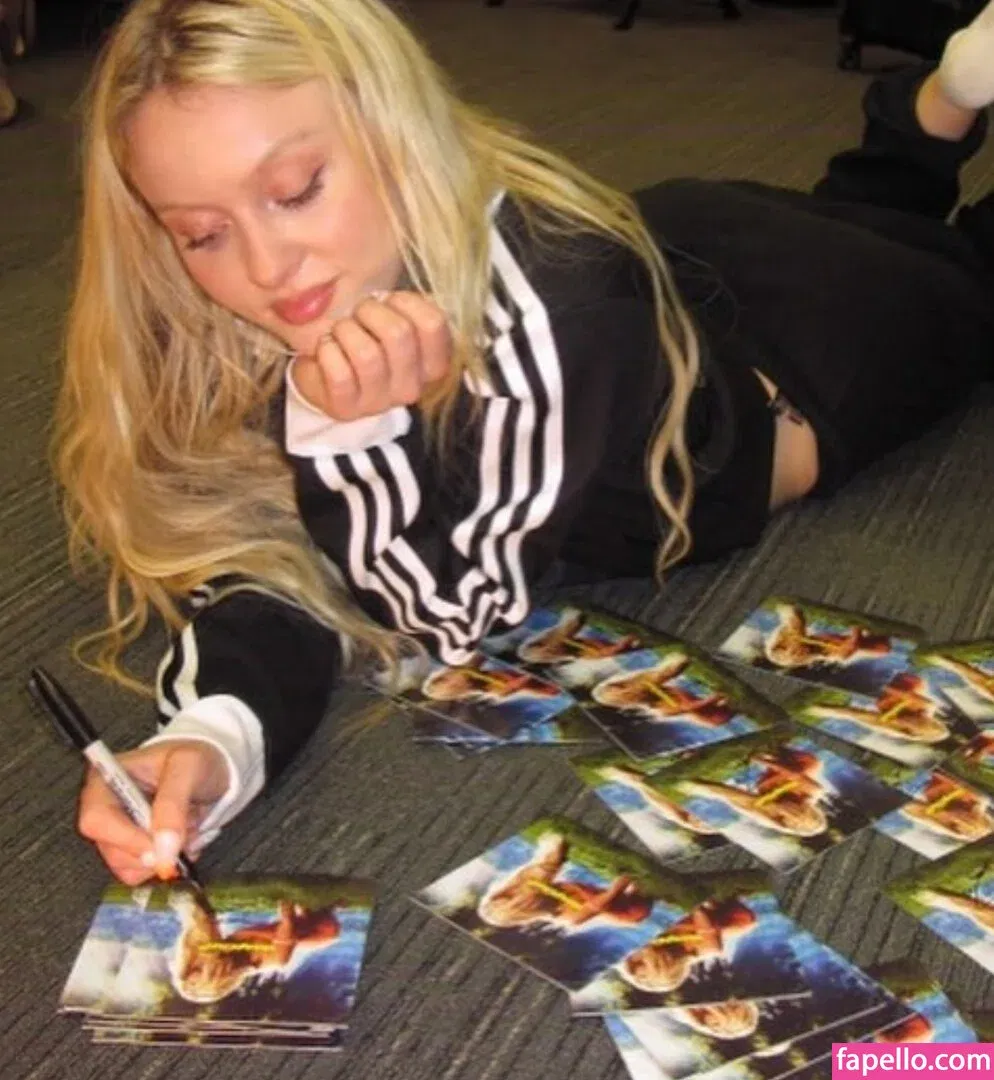 Zara Larsson / zaralarsson Onlyfans Photo Gallery 