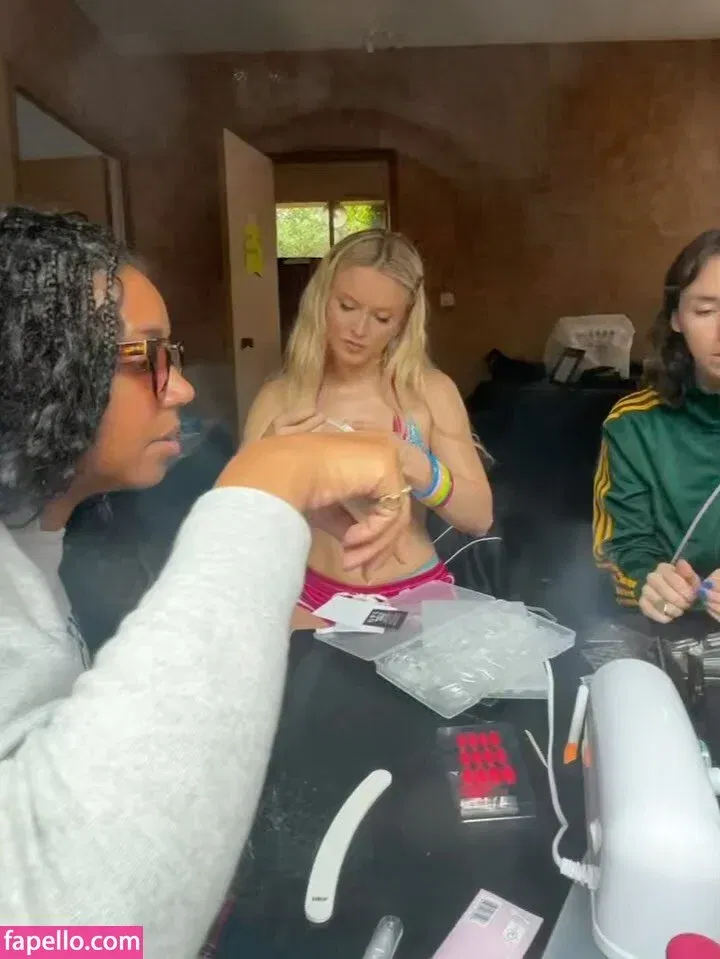 Zara Larsson / zaralarsson Onlyfans Photo Gallery 