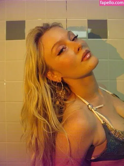 Zara Larsson / zaralarsson Onlyfans Photo Gallery 