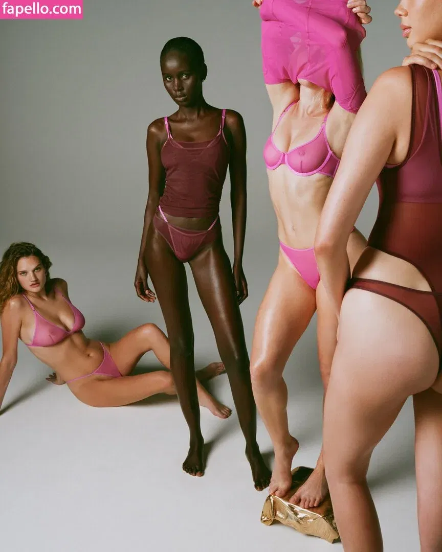 Zara Larsson / zaralarsson Onlyfans Photo Gallery 