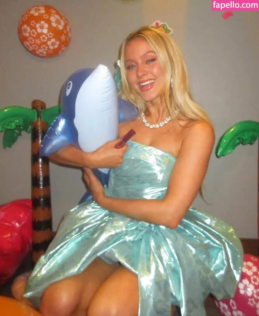 Zara Larsson / zaralarsson Onlyfans Photo Gallery 