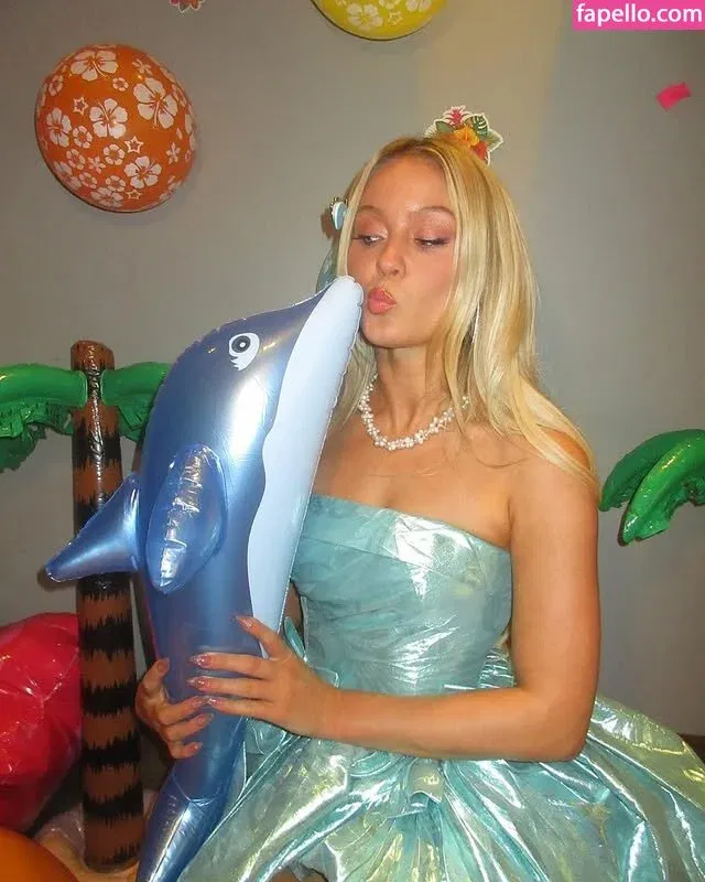 Zara Larsson / zaralarsson Onlyfans Photo Gallery 