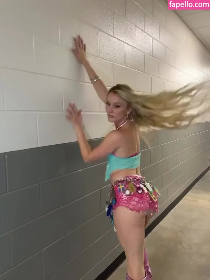 Zara Larsson / zaralarsson Onlyfans Photo Gallery 