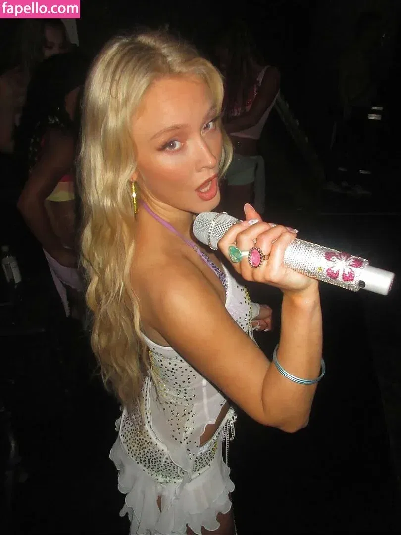 Zara Larsson / zaralarsson Onlyfans Photo Gallery 