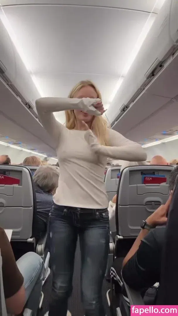 Zara Larsson / zaralarsson Onlyfans Photo Gallery 