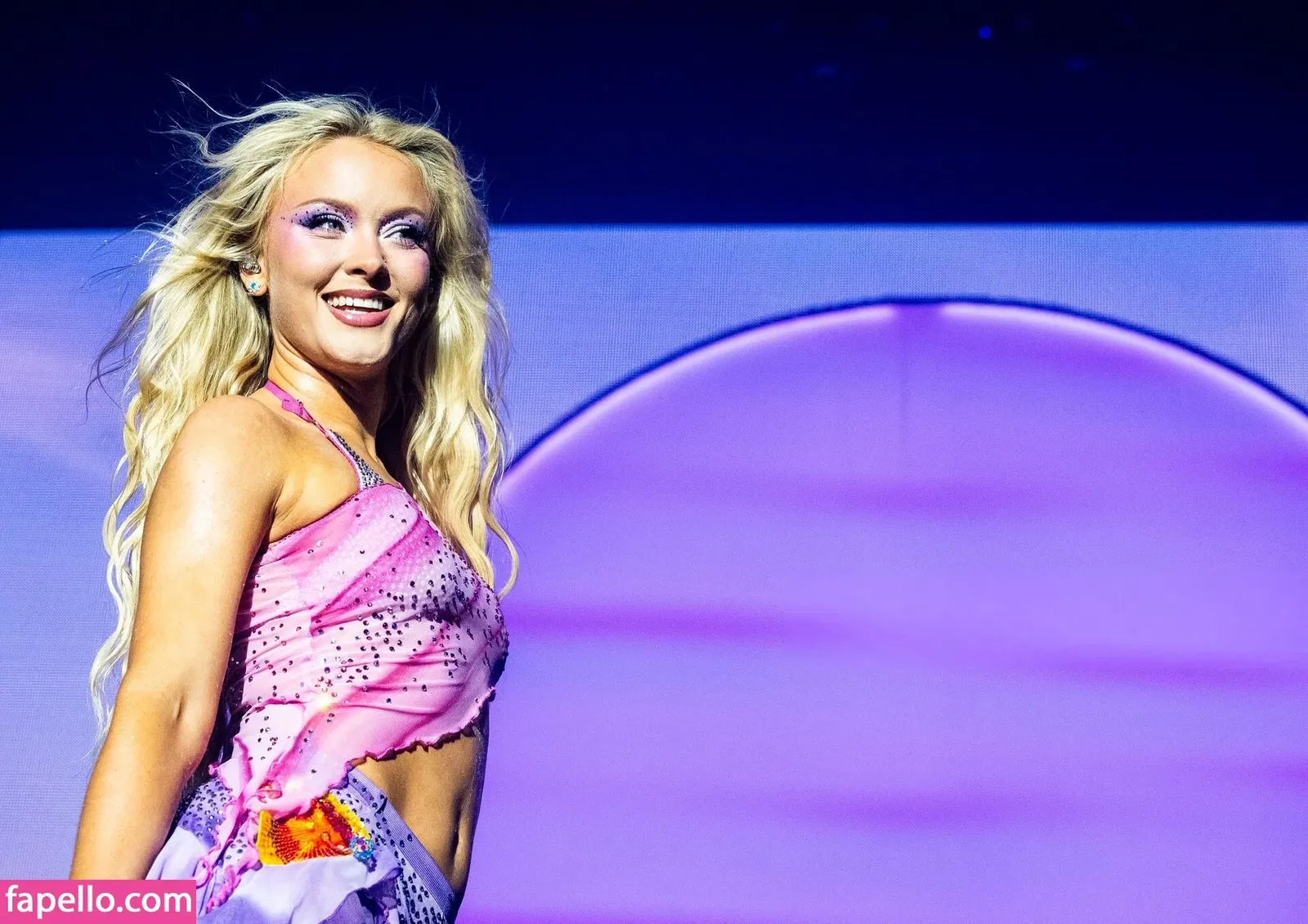 Zara Larsson / zaralarsson Onlyfans Photo Gallery 