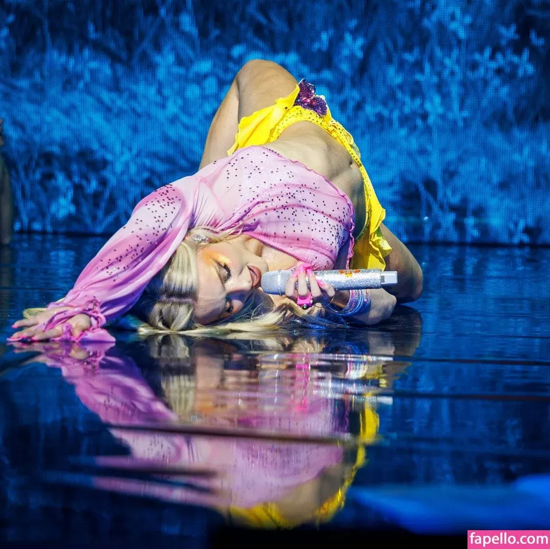 Zara Larsson / zaralarsson Onlyfans Photo Gallery 