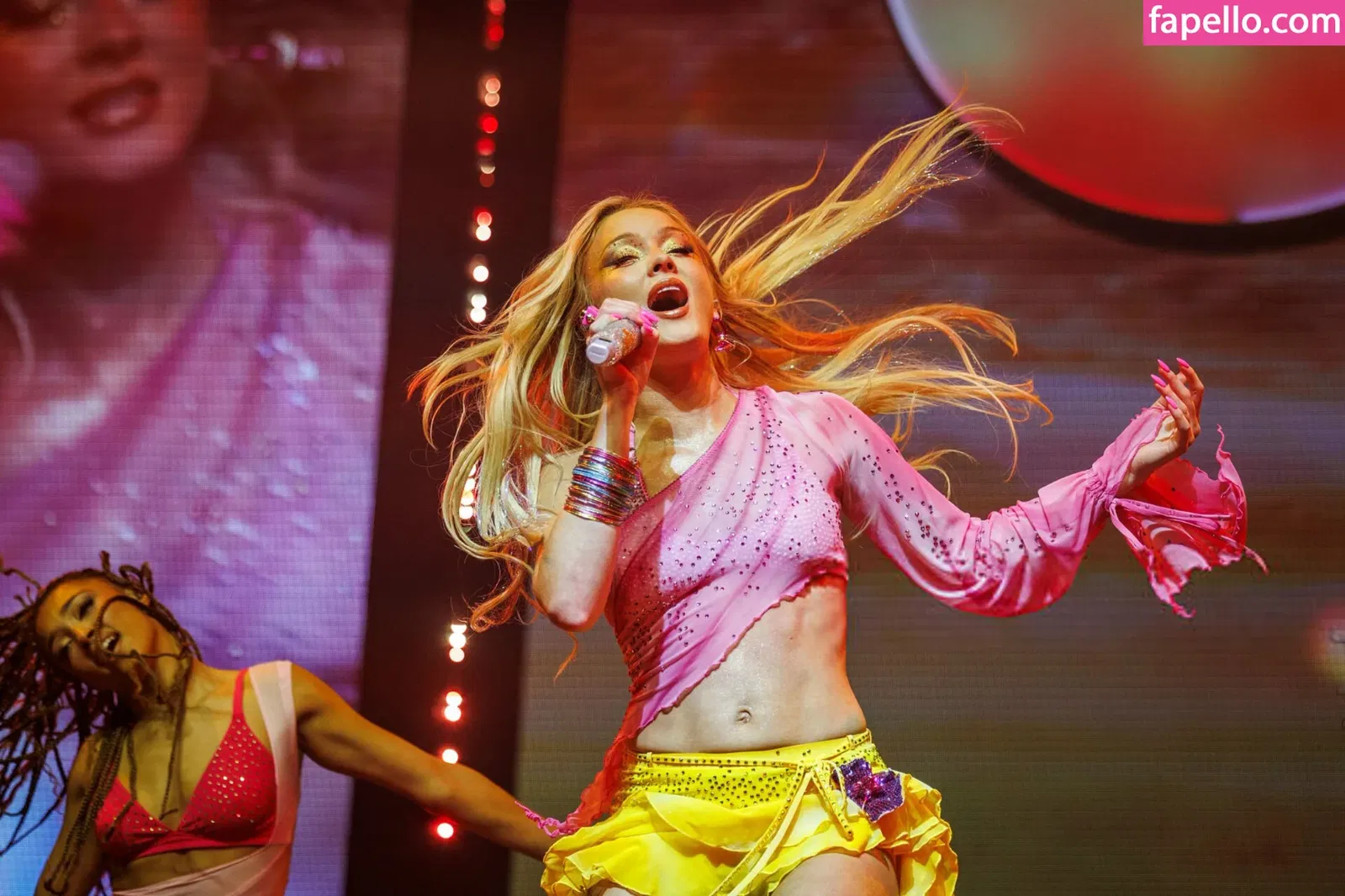 Zara Larsson / zaralarsson Onlyfans Photo Gallery 