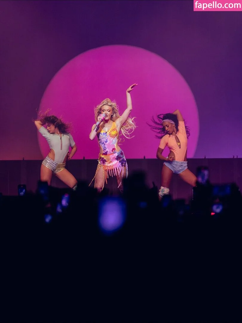 Zara Larsson / zaralarsson Onlyfans Photo Gallery 