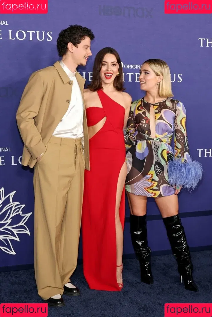 Haley Lu Richardson / haleyluhoo Onlyfans Photo Gallery 