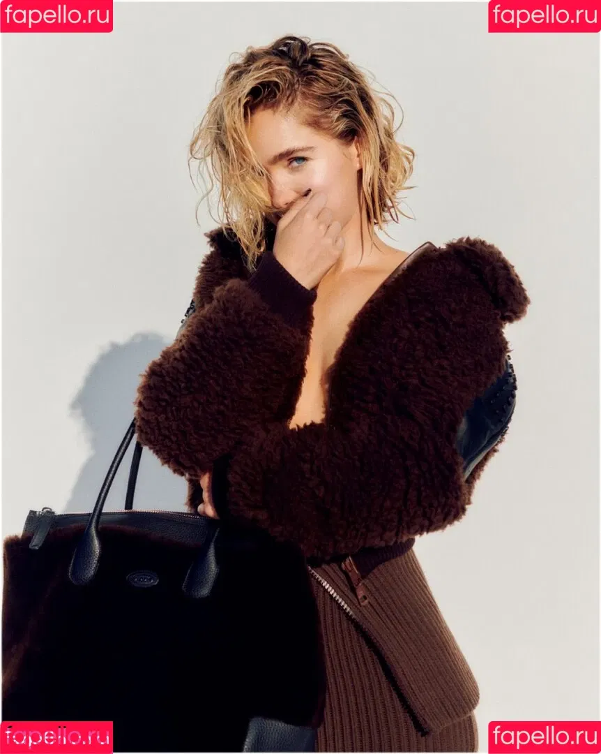Haley Lu Richardson / haleyluhoo Onlyfans Photo Gallery 