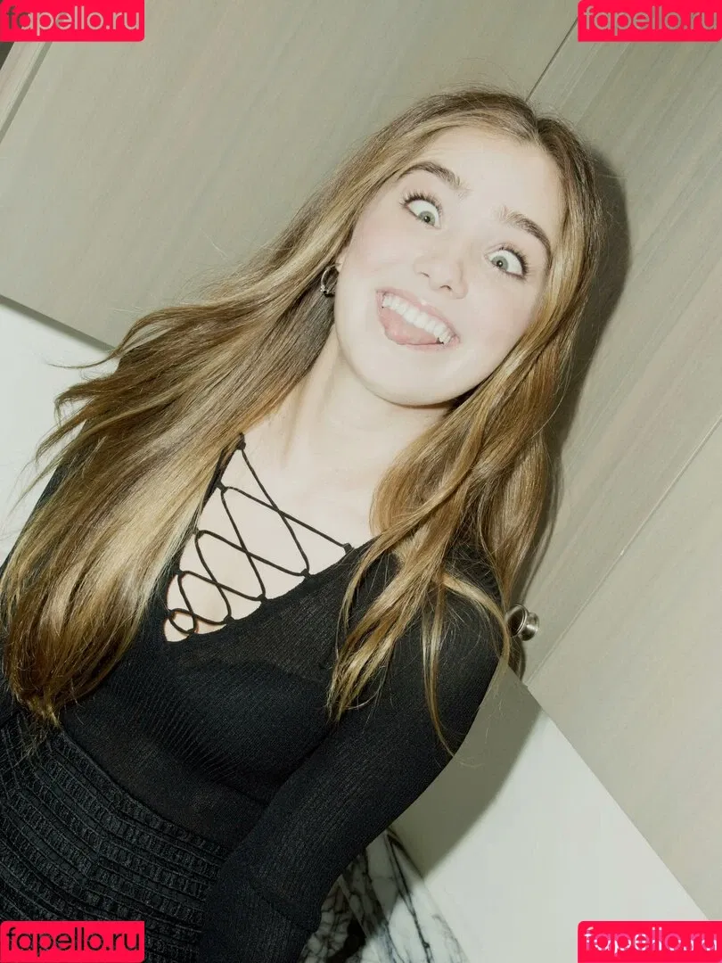Haley Lu Richardson / haleyluhoo Onlyfans Photo Gallery 