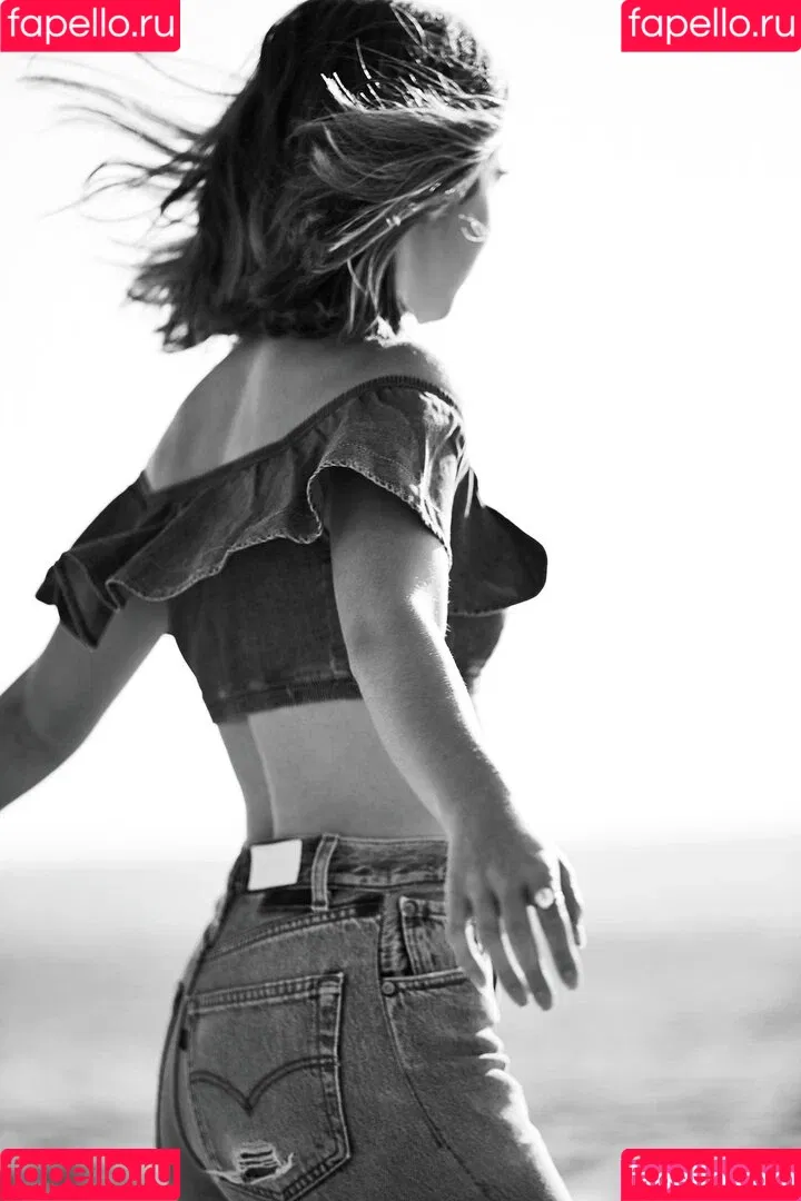 Haley Lu Richardson / haleyluhoo Onlyfans Photo Gallery 