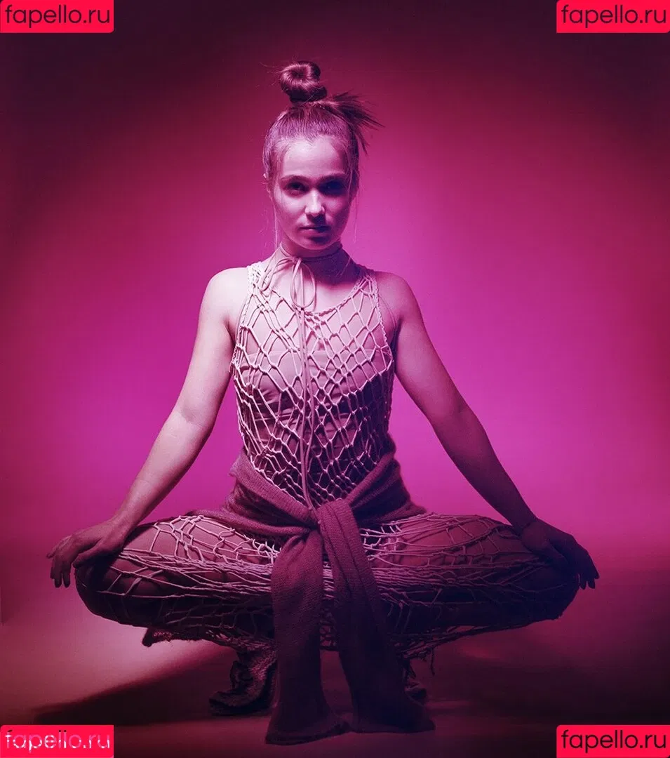 Haley Lu Richardson / haleyluhoo Onlyfans Photo Gallery 