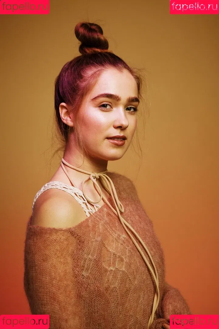 Haley Lu Richardson / haleyluhoo Onlyfans Photo Gallery 