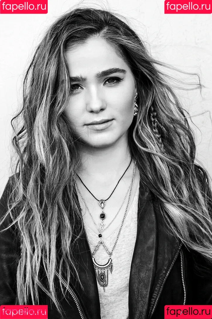 Haley Lu Richardson / haleyluhoo Onlyfans Photo Gallery 