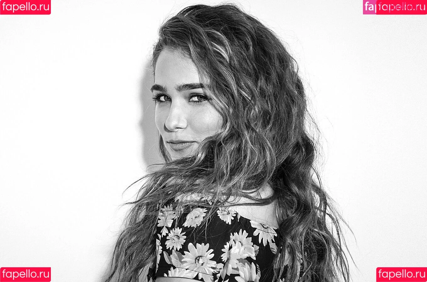 Haley Lu Richardson / haleyluhoo Onlyfans Photo Gallery 