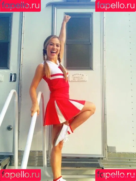 Haley Lu Richardson / haleyluhoo Onlyfans Photo Gallery 