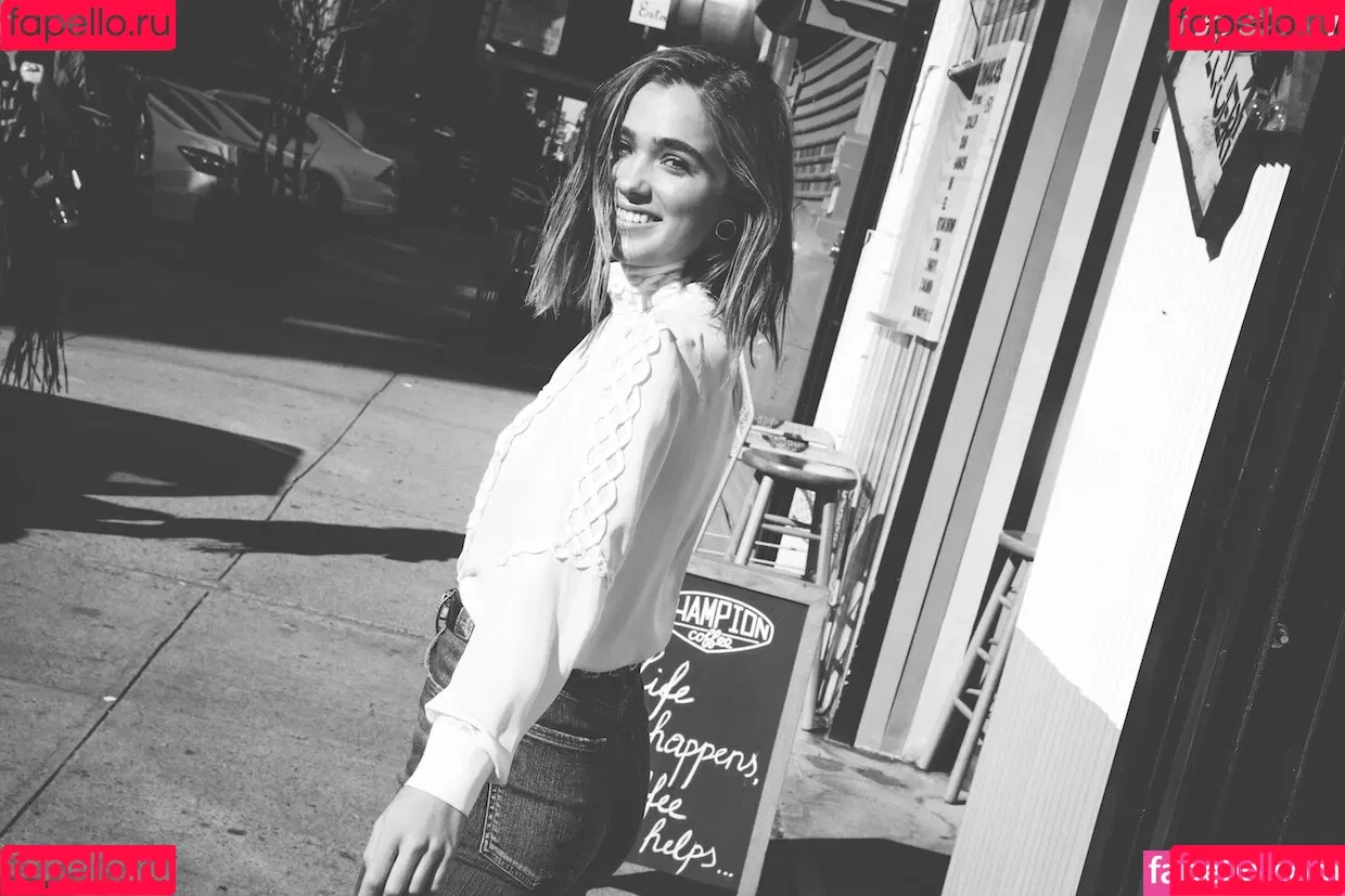 Haley Lu Richardson / haleyluhoo Onlyfans Photo Gallery 