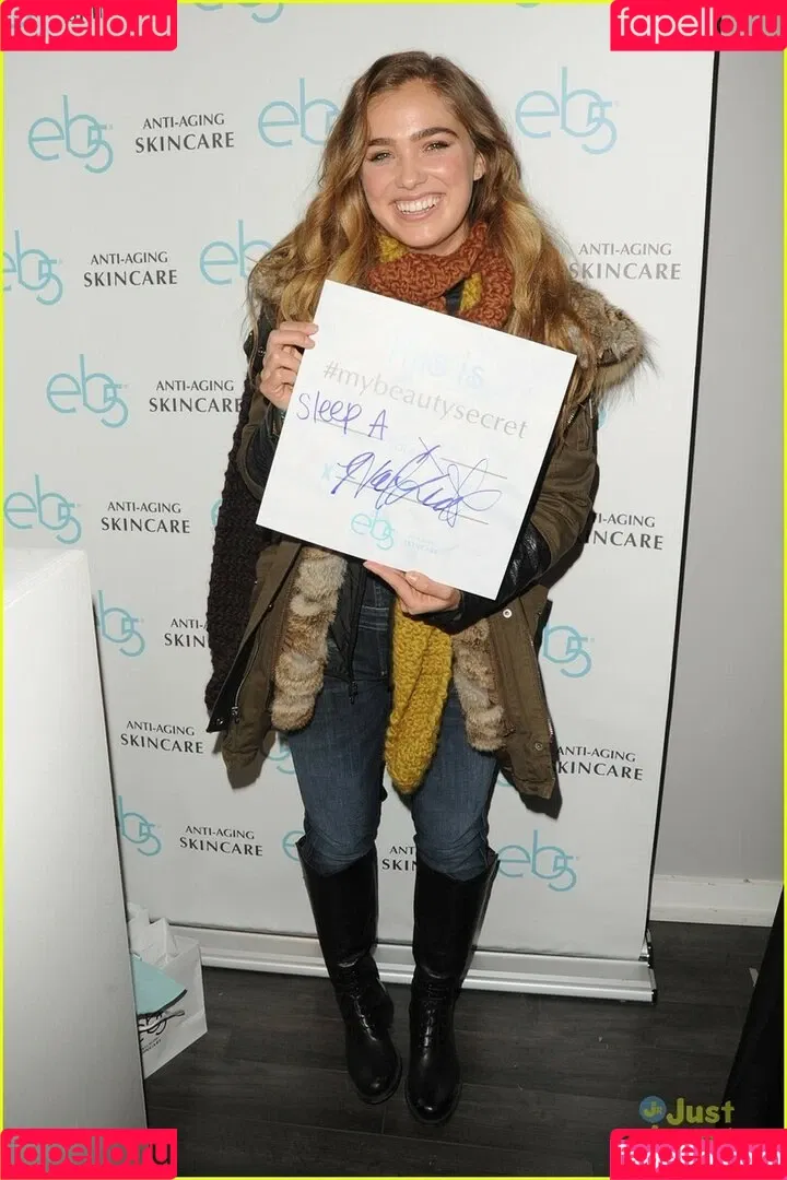Haley Lu Richardson / haleyluhoo Onlyfans Photo Gallery 