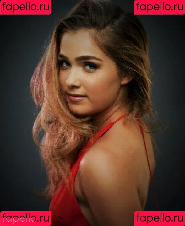 Haley Lu Richardson / haleyluhoo Onlyfans Photo Gallery 