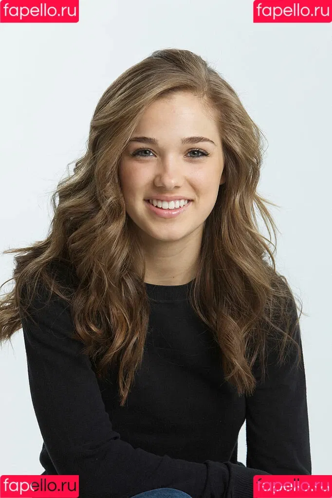 Haley Lu Richardson / haleyluhoo Onlyfans Photo Gallery 